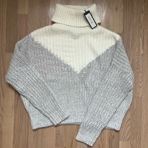NWT Gray & White Chunky Turtleneck Sweater - Picture 1 of 5